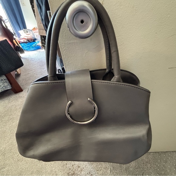 Elegant Gray Leather Handbag - Picture 2 of 5
